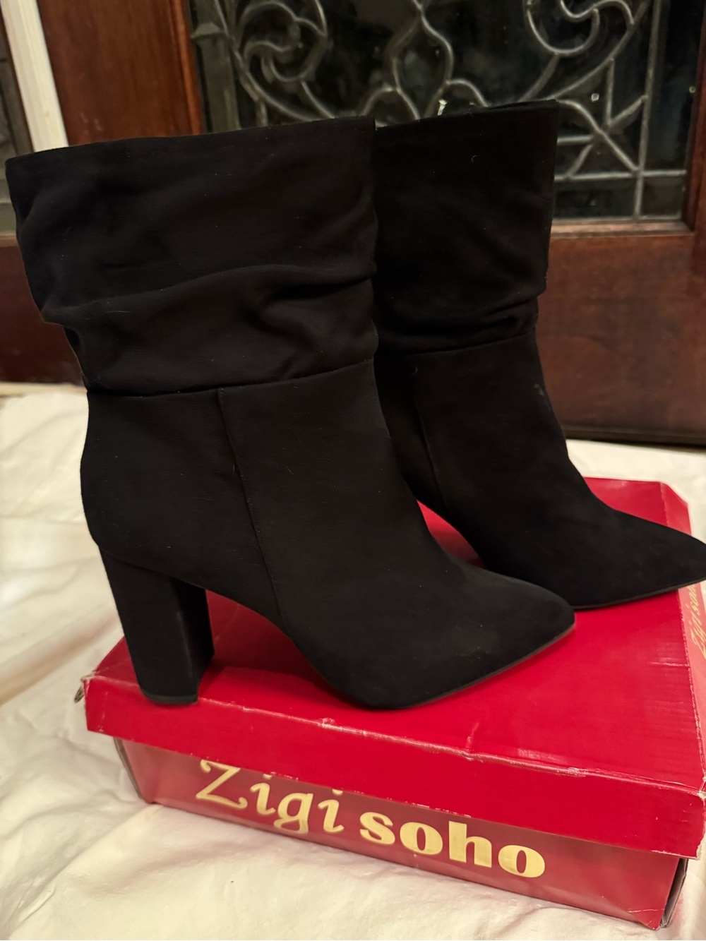 Zigi Soho Black Pointed-Toe Suede Boots